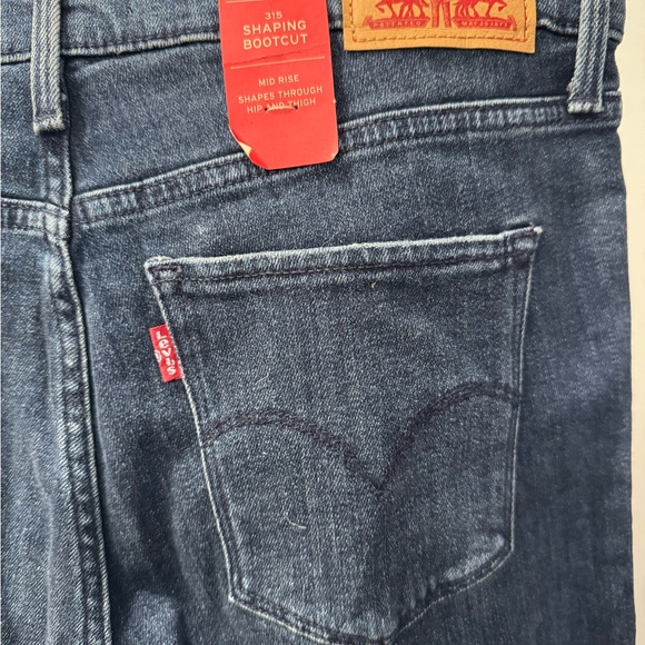 Levi's Blue Jeans - Picture 7 of 7